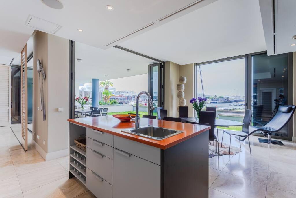 Outstanding V&A Marina Waterfront Apartment Cape Town Luaran gambar