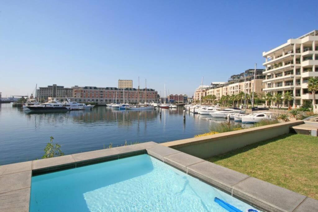 Outstanding V&A Marina Waterfront Apartment Cape Town Luaran gambar