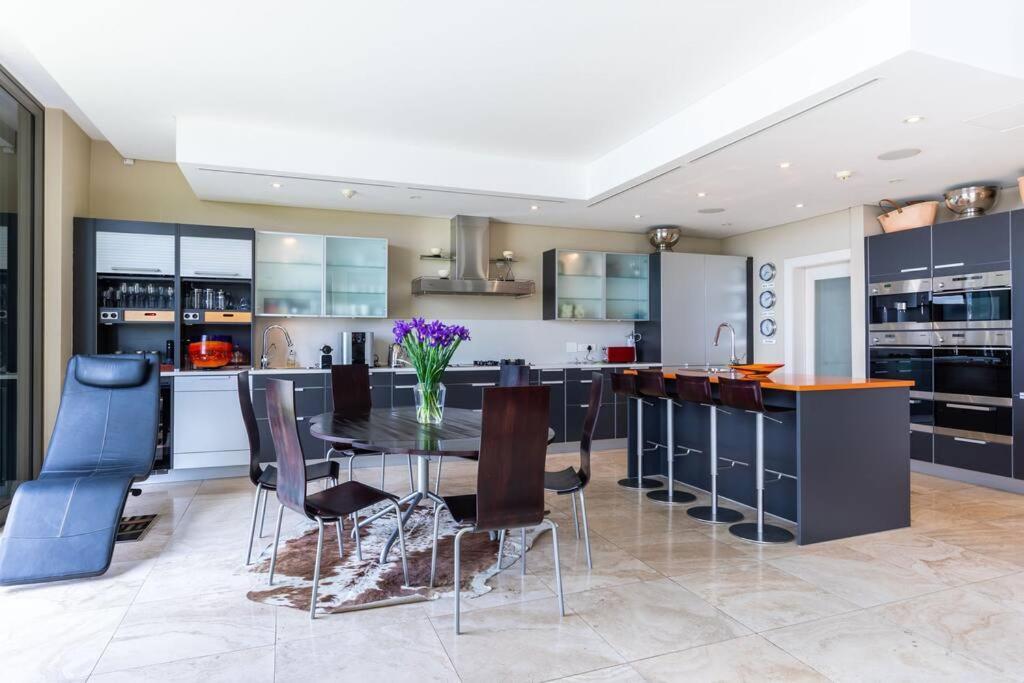 Outstanding V&A Marina Waterfront Apartment Cape Town Luaran gambar