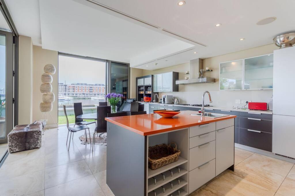 Outstanding V&A Marina Waterfront Apartment Cape Town Luaran gambar